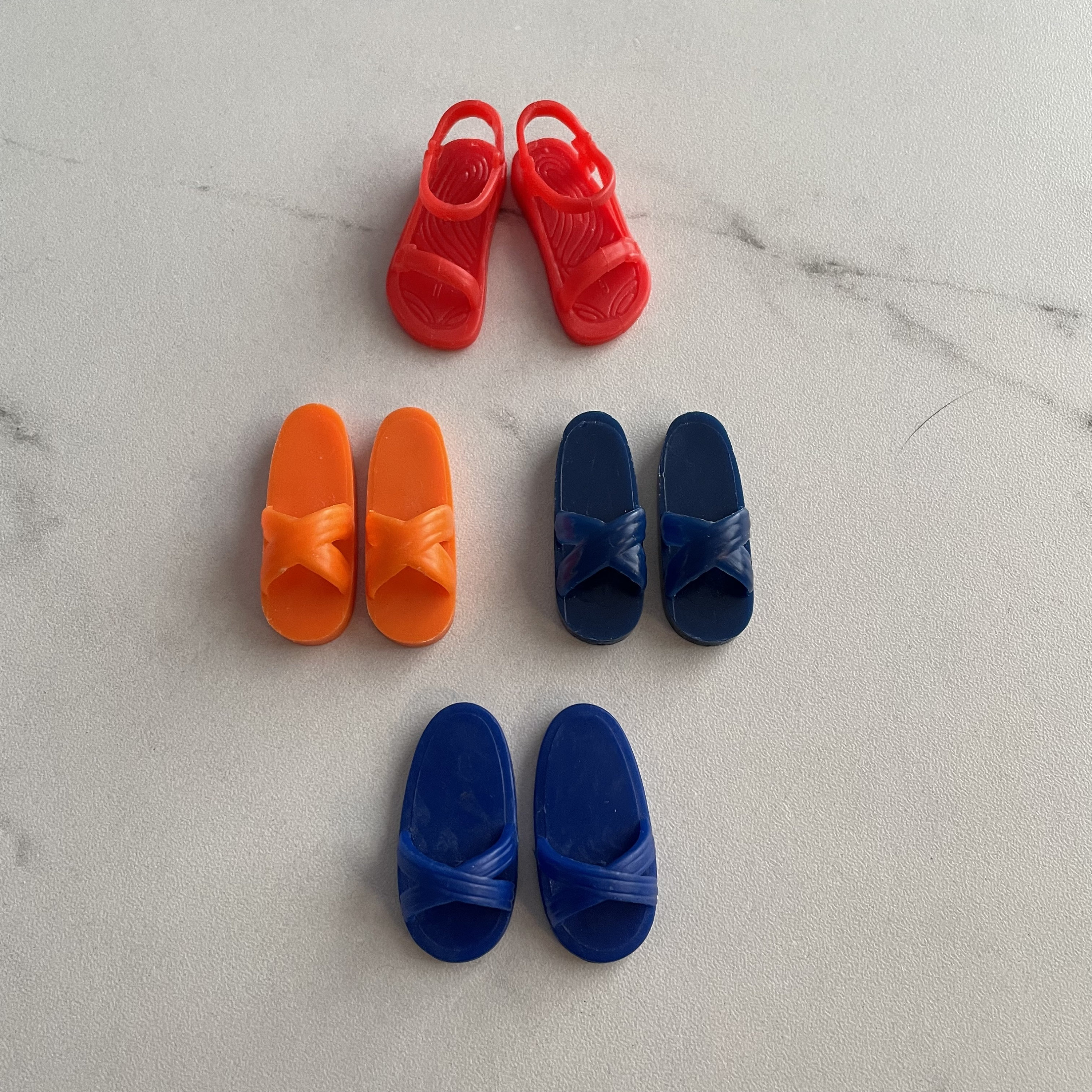 Anciens Chaussures d'enfant et d'une poupée en cuir, fait main - Label