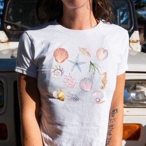 Y2K Baby Tee Sea shell Baby Tee Coquette Y2k Coastal Grandma Downtown Girl Gen Z shirt Trendy baby tee