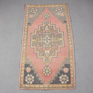 Vintage Teppich Kleine Türkische Antik Teppiche Für Badezimmer 1,8x3,3 ft Rosa Wolle Kinder Ästhetik Büroeingang Neutral Türkisch Azteken Retro Niedlicher Oushak