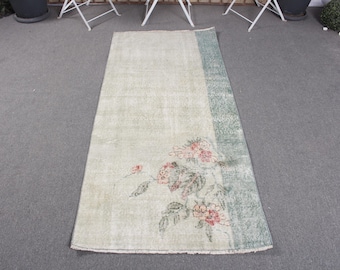 Alfombra decorativa turca vintage de 2,8 x 6,2 pies, alfombra a cuadros verdes y blancos.
