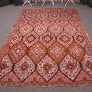 Vintage Kilim, Turkish Kilim, Embroidered Large Kilim, Antique Kilim, Rugs For Bedroom, 5.7x9.5 ft Pink Kilim, Vintage Oushak Wool Rug,