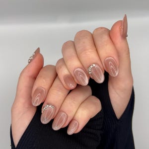 Handmade Press On Nails | 10 PCS REUSABLE | Gel / Acrylic | Effortless Elegance | Oval Pink Nails