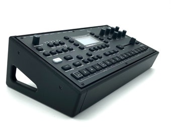 Produktbild von Elektron Stand Für Digitakt, Digitone, Analog Heat & Mehr – Praktischer Reststand Für Dein Studio-Setup
