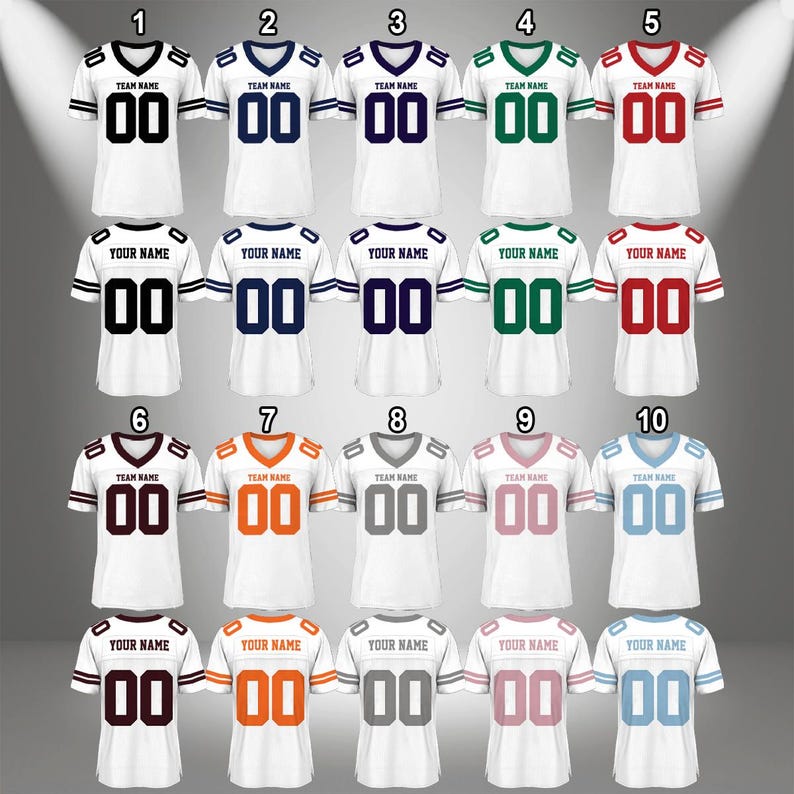 Puede incluir: Diez camisetas de f&uacute;tbol blancas con rayas y n&uacute;meros de diferentes colores. Las camisetas tienen cuello en V y mangas cortas. Los n&uacute;meros son 00. Las rayas son negras, azul marino, verdes, rojas, granate, naranjas, grises, rosas y azul claro.