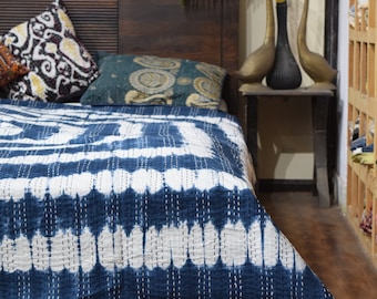 Indigo tie-dye kantha-quilt: handgemaakte omkeerbare katoenen sprei