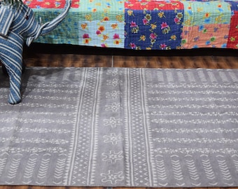Alfombra Dhurrie de algodón con estampado de bloques hecha a mano: alfombra india