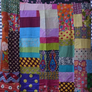 Boho Vintage indische Kantha Quilt handgemachte Kantha Decke Wendbare Kantha Überwurf Baumwolle Sari Kantha Tagesdecke Hand genäht Kantha Überwurf