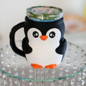 Pebbles the Penguin Ice Cream Pint Holder – 3D Printed Cozy for Ben & Jerry’s, Haagen-Dazs | Cute Gift for Ice Cream Lovers | Kitchen Decor