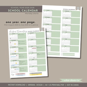 Op de afbeelding: Twee schoolkalenders voor het schooljaar 2025-2026. De kalenders zijn groen en wit, met de tekst "Schoolkalender" en "één jaar. één pagina." De kalenders omvatten de maanden augustus 2025 tot juli 2026.