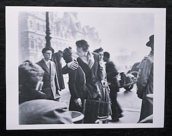 Robert Doisneau "Le Baiser de l'hotel de Ville, París, 1950" ©2014 Atelier Robert Doisneau Edición limitada, fotografía monocromática