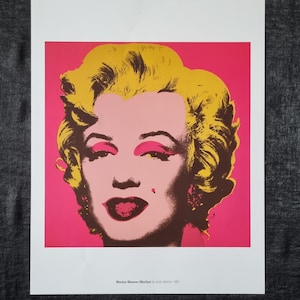 Marilyn Monroe by Andy Warhol On the back copyright certification, title, year of publication and description, dimensions 34 x 43 cm.