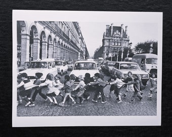 Robert Doisneau « Tabliers de la rue de Rivoli, Paris, 1978 » Au dos ©2014 Atelier Robert Doisneau Dimensions : 25,5 x 33,5 cm.