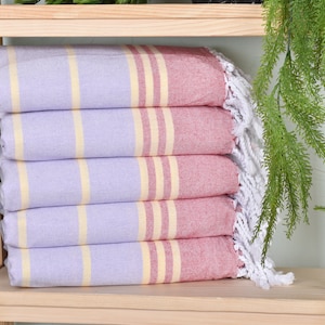 Presente personalizado da dama de honra, toalha de algodão vermelho-roxo de 36 x 71 polegadas, toalha listrada, lembrancinhas de casamento, lembrancinhas de despedida de solteiro,