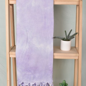 Toalha de banho turca personalizada, presente em massa para convidados de Halloween, toalha roxa, toalha tie-dye, toalhas de 40 x 63 polegadas com nomes,