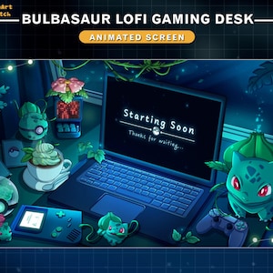 Könnte beinhalten: Animierter Bildschirm mit einem Bulbasaur-Gaming-Schreibtisch. Die Szene zeigt einen Laptop mit "Starting Soon", eine Bulbasaur-Figur, einen Controller und andere thematische Gegenstände. Die Farbpalette ist hauptsächlich blau und grün.