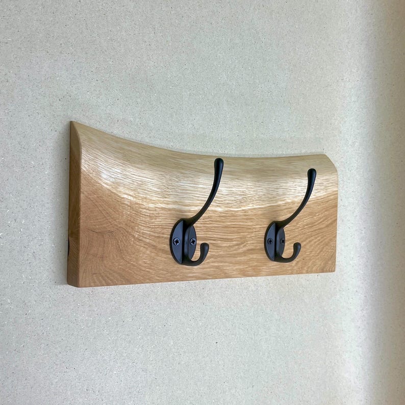 Garderobe mit natürlicher Baumkante | 30 - 120 cm | schwarze Haken | Eiche massiv | Wandgarderobe | Garderobenleiste Holz | Garderobe Eiche image 9