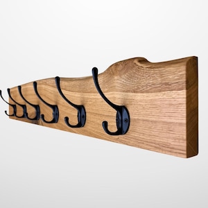 Kapstok met natuurlijke, onbewerkte rand | 30 - 120 cm | zwarte haken | massief eikenhout | wandkapstok | houten kapstok | eikenhouten kapstok