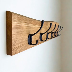 Garderobe mit natürlicher Baumkante | 30 - 120 cm | schwarze Haken | Eiche massiv | Wandgarderobe | Garderobenleiste Holz | Garderobe Eiche image 2