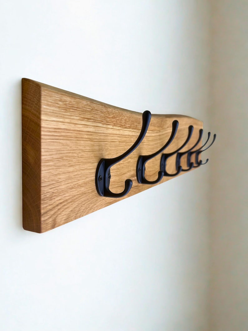 Garderobe mit natürlicher Baumkante | 30 - 120 cm | schwarze Haken | Eiche massiv | Wandgarderobe | Garderobenleiste Holz | Garderobe Eiche image 2