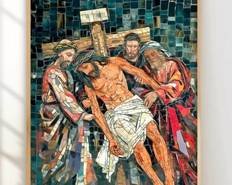 Könnte beinhalten: Ein Mosaik-Kunstwerk, das eine religiöse Szene darstellt. Jesus Christus wird von zwei Männern getragen, einer auf jeder Seite, während er ein Holzkreuz trägt. Das Mosaik besteht aus kleinen, bunten Fliesen und ist vor einem dunkelblauen Hintergrund platziert.