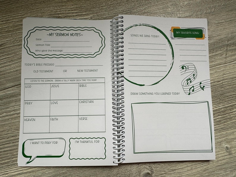 Peut inclure: Un carnet vert et blanc avec une reliure spirale. La couverture avant porte le titre "Mes notes de sermon" et la couverture arri&egrave;re porte le titre "Ma chanson pr&eacute;f&eacute;r&eacute;e". Le carnet comporte des sections pour noter la date, le titre du sermon, qui a donn&eacute; le message, le passage biblique du jour et les chants que nous avons chant&eacute;s aujourd'hui. Il y a aussi des sections pour dessiner quelque chose que vous avez appris aujourd'hui et pour &eacute;crire ce pour quoi vous voulez prier et ce pour quoi vous &ecirc;tes reconnaissant.