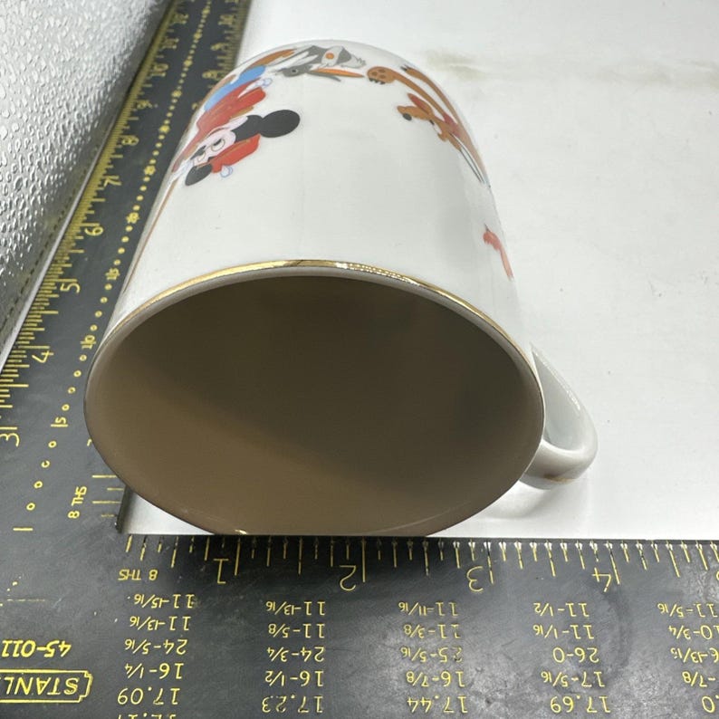Taza de Disney Mickey Mouse y sus amigos con borde dorado, producto vintage de Disneyland. imagen 11