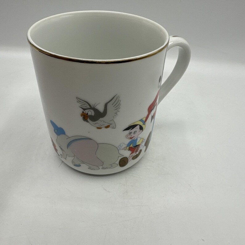 Taza de Disney Mickey Mouse y sus amigos con borde dorado, producto vintage de Disneyland. imagen 4