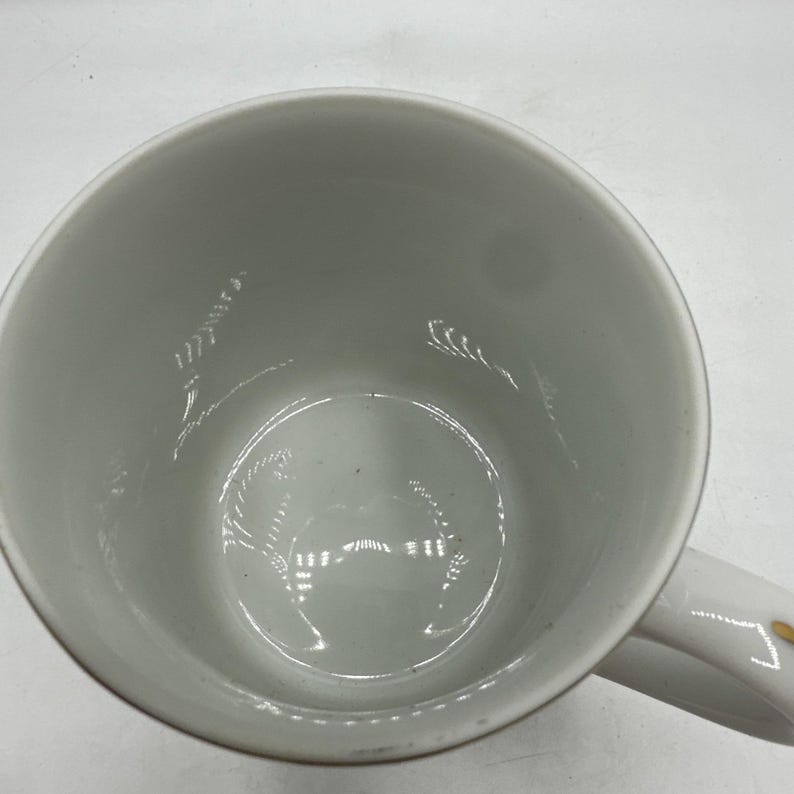 Taza de Disney Mickey Mouse y sus amigos con borde dorado, producto vintage de Disneyland. imagen 6