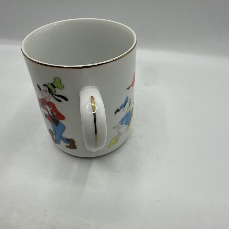 Taza de Disney Mickey Mouse y sus amigos con borde dorado, producto vintage de Disneyland. imagen 7