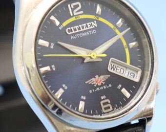 vintage citizen automatic day date movement no. 8200A Japan made men's watch.