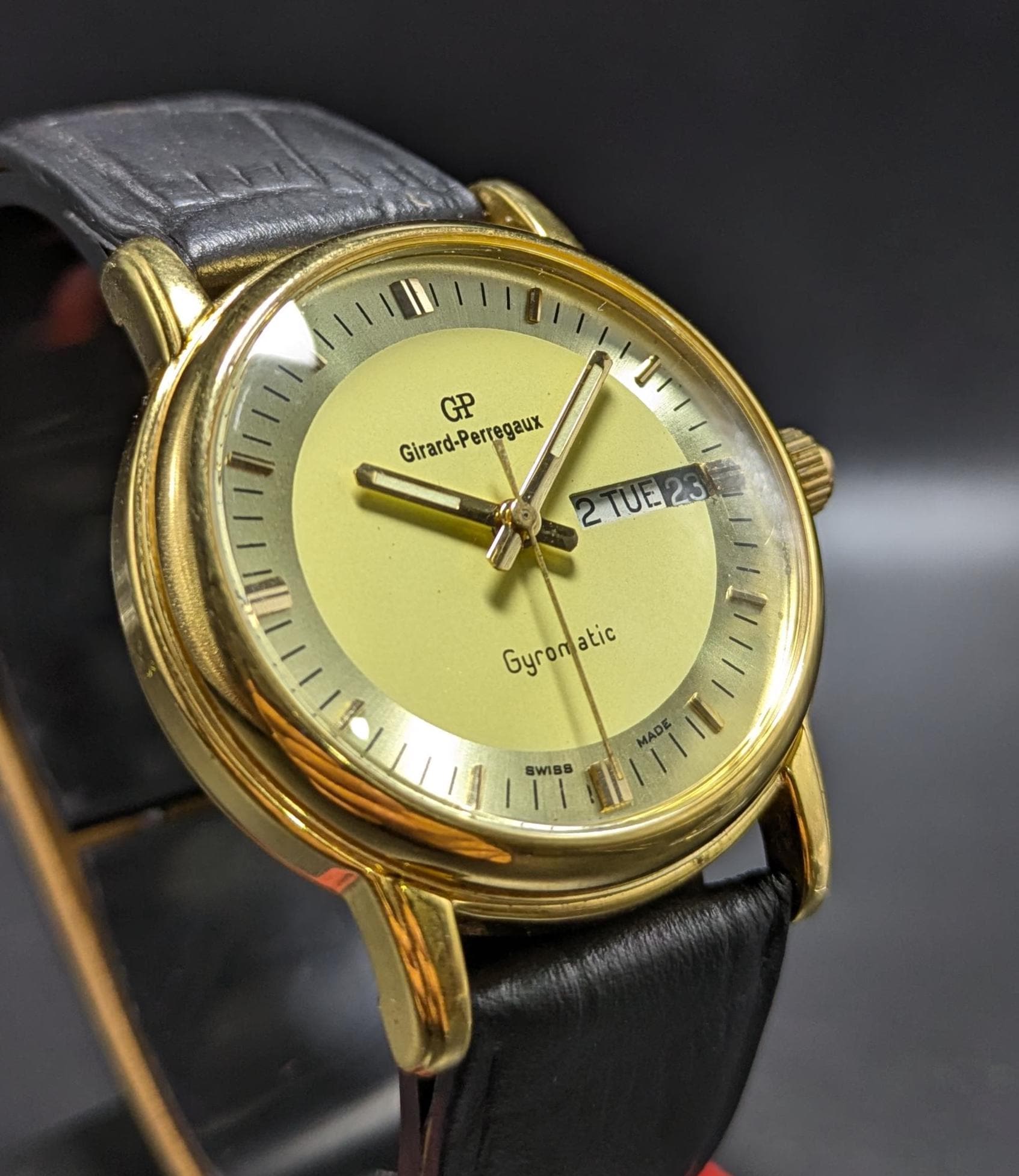 Vintage GIRARD-PERREGAUX Automatic Day Date Swiss Made Gold Dial