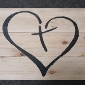 愛の十字架の木製看板、手作りパレットアート作品、家庭のインスピレーション、愛する人へのユニークなギフトアイデア