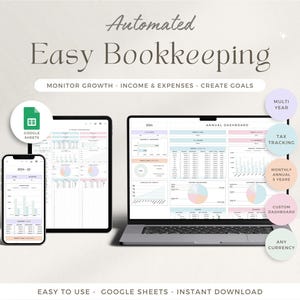 Könnte beinhalten: Ein Laptop und zwei Tablets zeigen eine Google Sheets-Tabelle mit einem farbenfrohen Dashboard für automatisierte Buchhaltung. Das Dashboard enthält Abschnitte für die jährliche, monatliche und steuerliche Verfolgung. Der Text "Automated Easy Bookkeeping" befindet sich oben im Bild. Der Text "Monitor Growth - Income & Expenses - Create Goals" befindet sich unter dem Titel. Der Text "Easy to Use - Google Sheets - Instant Download" befindet sich unten im Bild.
