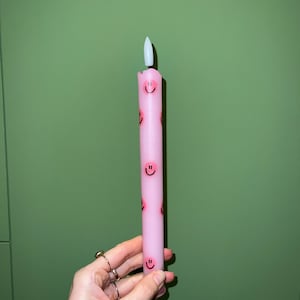 Dip-Dye LED Candles with Timer: Pink Smiley