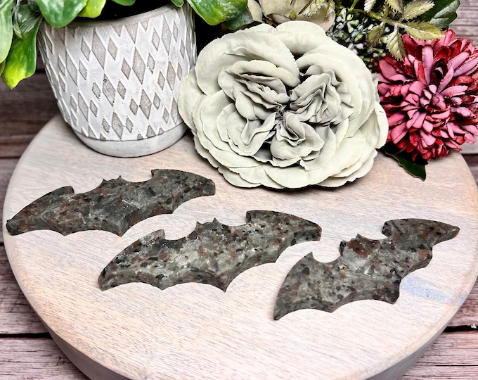 Yooperlite Bat Carving, Crystal Bat Carving, Halloween Crystal Bat Carving, Fire Stone Crystal, UV Reactive