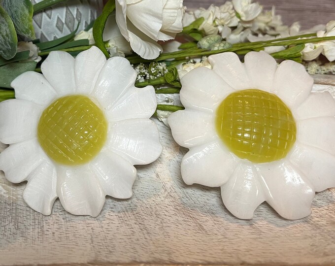 White Jade Daisy Carving, White Jade Sunflower Carving, Crystal Daisy Carving, Crystal Sunflower Carving, White Jade