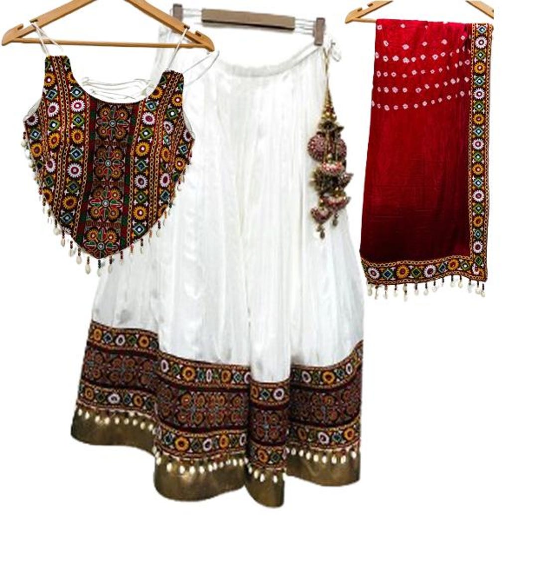 Phudki Ghagra, Choli & Dupatta Set