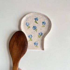 Handmade Ceramic Spoon Rest, Blue Floral Spoon Holder, Rustic Kitchen Decor, Pottery Spoon Rest, Mother’s Day Gift, Elegant Kitchen Accessor