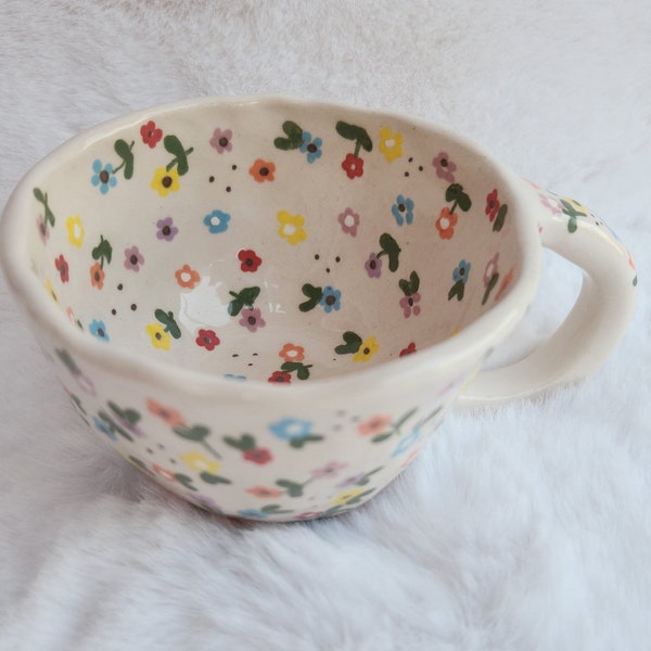 Tasse en céramique de fleurs, tasse en céramique florale, tasse à café de fleurs, tasse en céramique de vacances, tasses peintes à fleurs minimales, gobelet de Noël