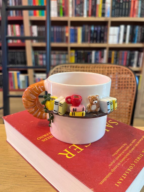 Keramik Buchbecher, Bibliothek Bücherregal Becher, Bücherwurm Becher, einzigartige kleine Buchtasse, niedliche Croissant Kaffeetasse, Wohnkultur, Teebecher