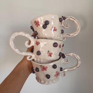 Taza de cerámica de arándanos hecha a mano, bonita taza de café de cerámica, taza ancha hecha a mano, taza de capuchino, taza de corazón mini, taza de té única, taza con textura
