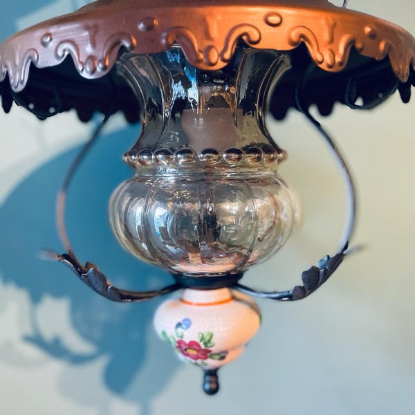 Schöne Vintage Lampe Guss und Porzellan / antike Deckenleuchte