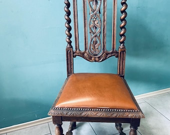 Antyczne krzesło z epoki Gründerzeit, ok. 1900 r. – ręcznie rzeźbione, w stylu wiktoriańskim, drewniane krzesło ze skórzaną tapicerką, zabytkowe krzesło do jadalni