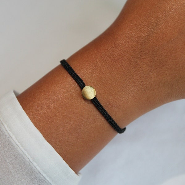 Armband, Makramee, schwarz, gold, silber, Kreis, Mond, rund, Geschenk, größenverstellbar, minimalistisch, puristisch, stylisch, filigran