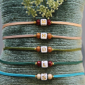 Armband, personalisiert, Freundschaftsarmband, Holzperlen, Geschenk, gold, größenverstellbar, Makrameebändchen, minimalistisch