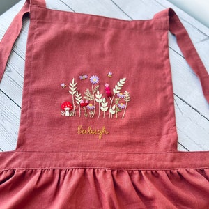 Personalized Hand Embroidered Apron Women, Floral Garden Embroidered Apron, Linen Apron, Gardening Apron,Kitchen Apron,Bee Apron,Daisy Apron image 3