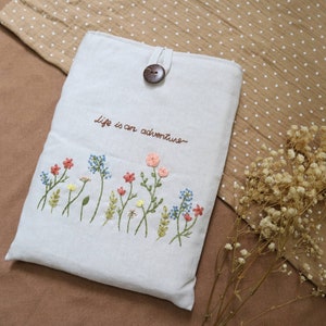 Custom Embroidered Book Sleeve, Daisy Flower Embroidered Book Cover, Fabric Book Sleeve, Padded Book Sleeve, Personalized iPad Case,