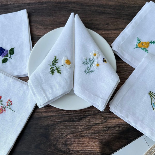 Daisy Embroidered Napkins, Hand Embroidered Linen Napkins, Wildflower Linen Dinner Napkins, Table Decor, Reusable napkin Set, Family Napkin