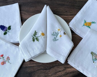 Daisy Embroidered Napkins, Hand Embroidered Linen Napkins, Wildflower Linen Dinner Napkins, Table Decor, Reusable napkin Set, Family Napkin