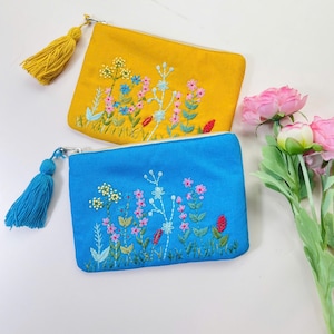 Personalized Hand Embroidered Flower Pouch, Linen Wallet, Handmade Makeup Bag, Bridesmaid Gift, Linen Coin Purse, Daisy Embroidery Bag